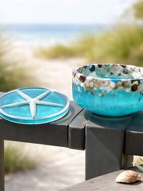 Carribean Blue Coastal Resin Bowl With  Starfish Lid